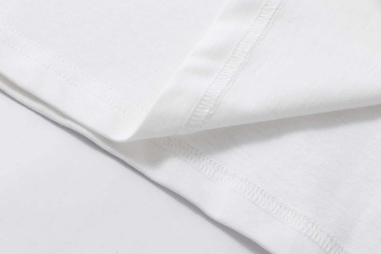 Style number: A 009# P53 Ami spring and summer full series short-sleeved, complete colors, 260g official version weight, 100% double yarn cotton, passed the national standard, can be quality inspected, matched with custom-dyed ribbing in the same vat (to distinguish players with color differences in the threads of clothes on the market), original customized seals, embroidery with high density and hardness (distinguished from disposable quality seals on the market), loose version, can be worn up to 200 pounds. There are too many details, please see the picture. Top Quality Don’t be afraid to compare with any Same Style products on the market. Color: Pink Light Green White Apricot Black Rose Red Sizes: S-XL